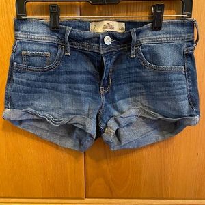 Hollister Short-Short Low Rise Shorts